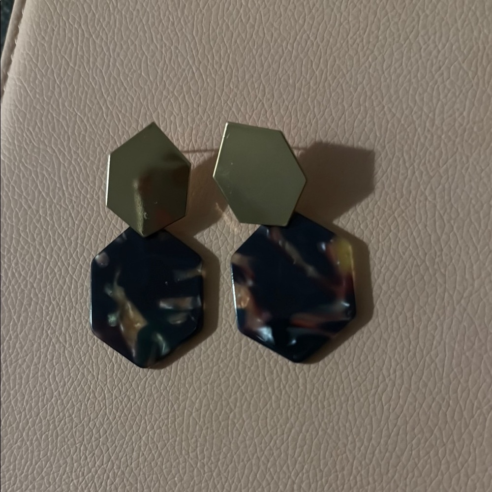 Stunning Hexagon Tortoise Shell Earrings - Picture 2 of 5